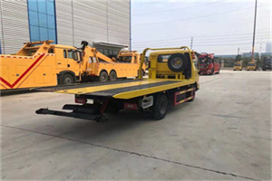 治多非事故拖车